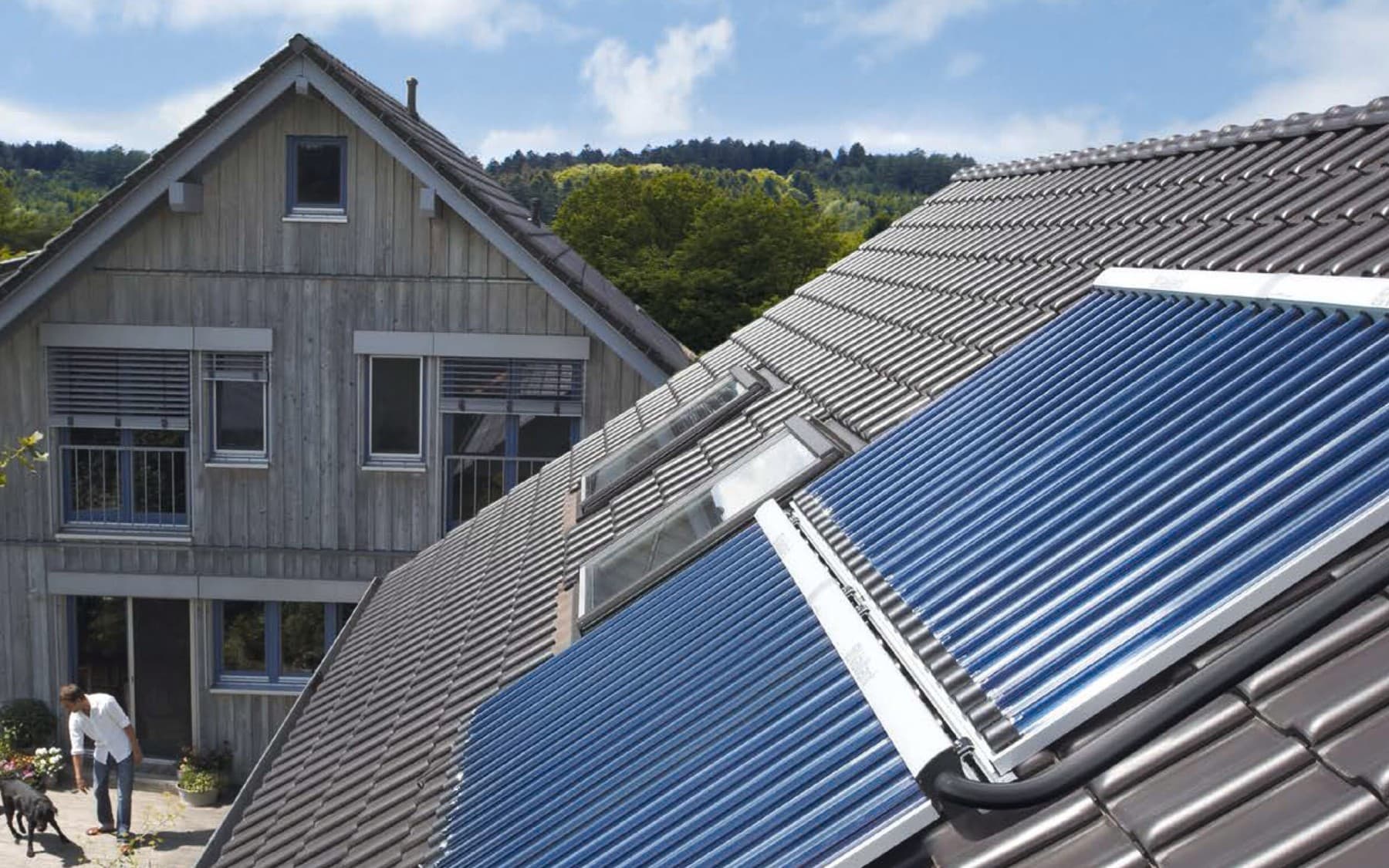 Соларни панели на покрив