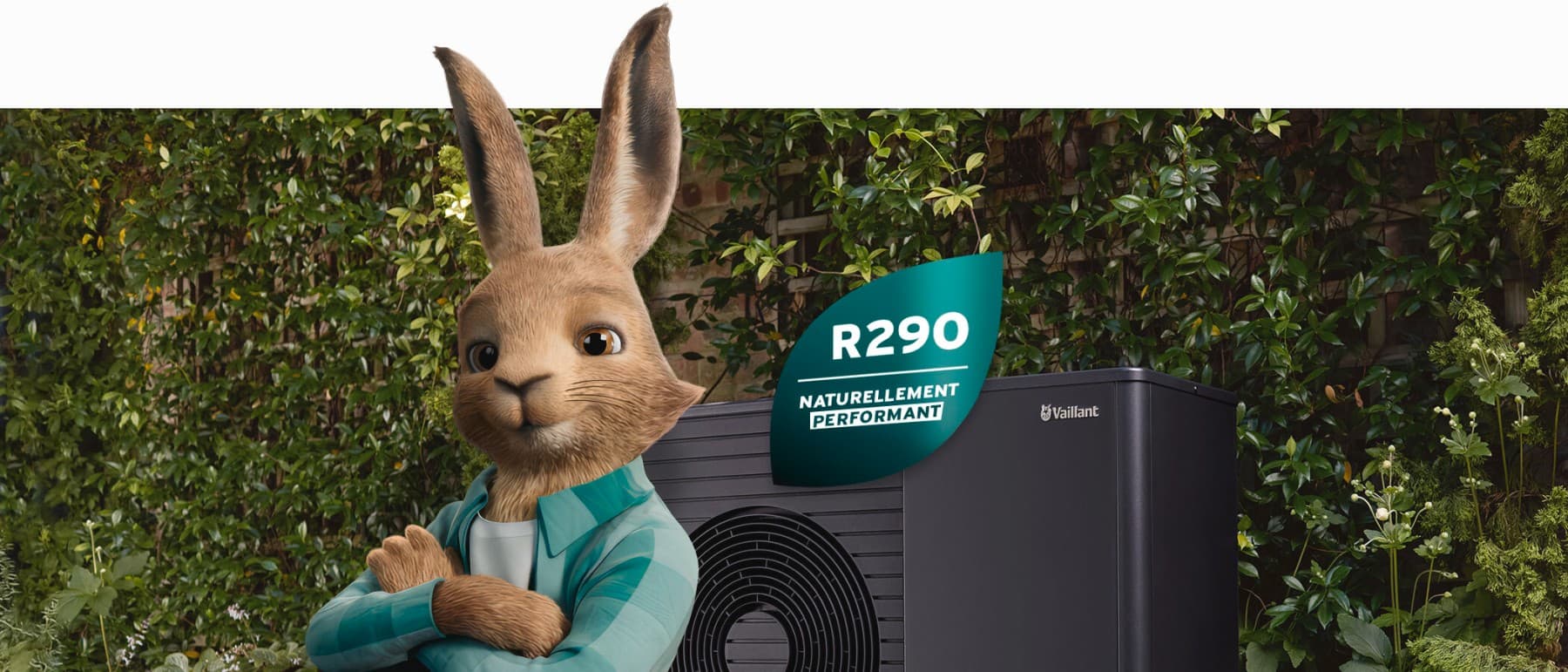 Lepuri Vaillant me logon e ftohësit natyral përpara një pompe nxehtësie aroTHERM plus