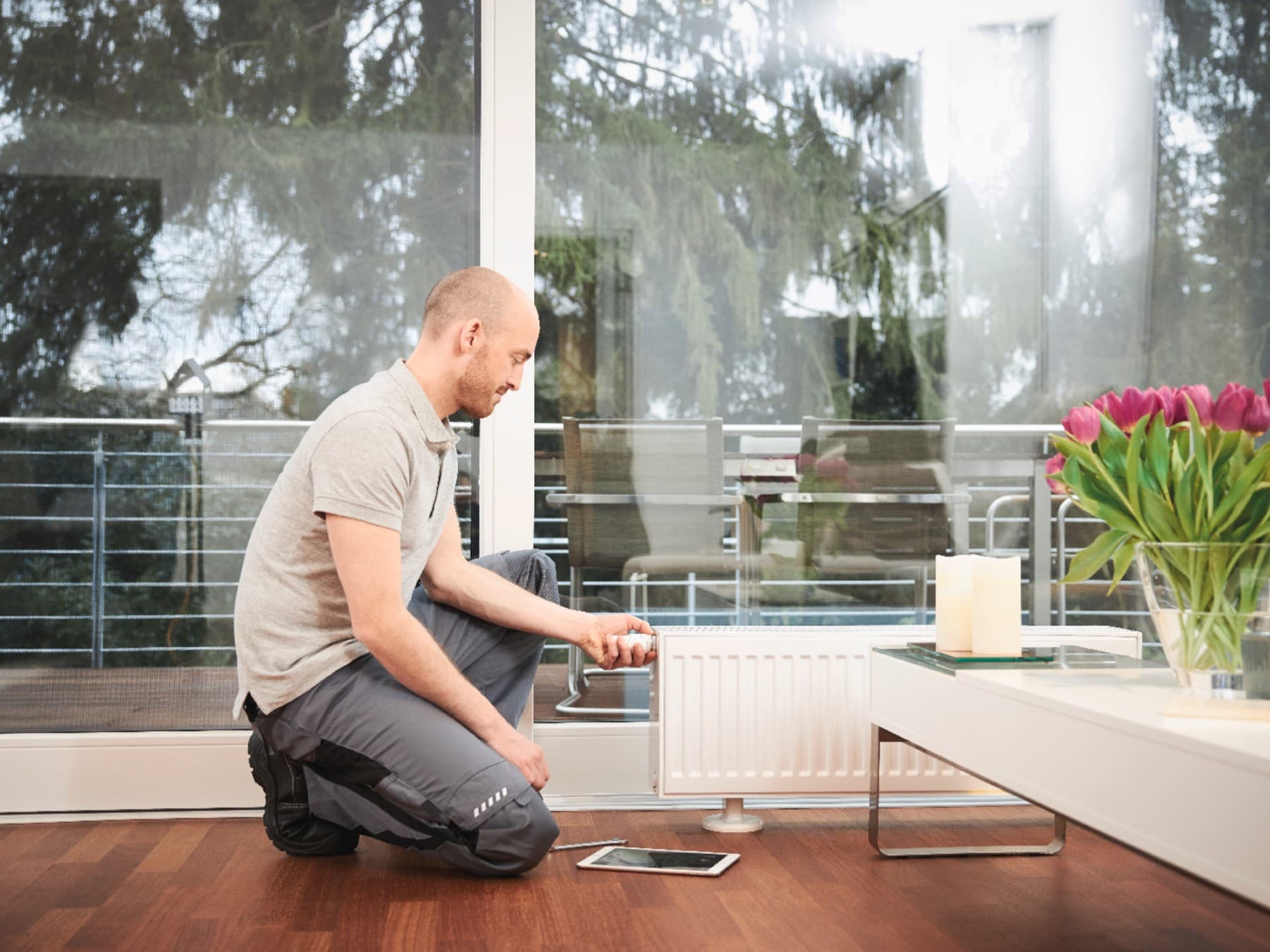 Инсталатерот врши хидраулично балансирање