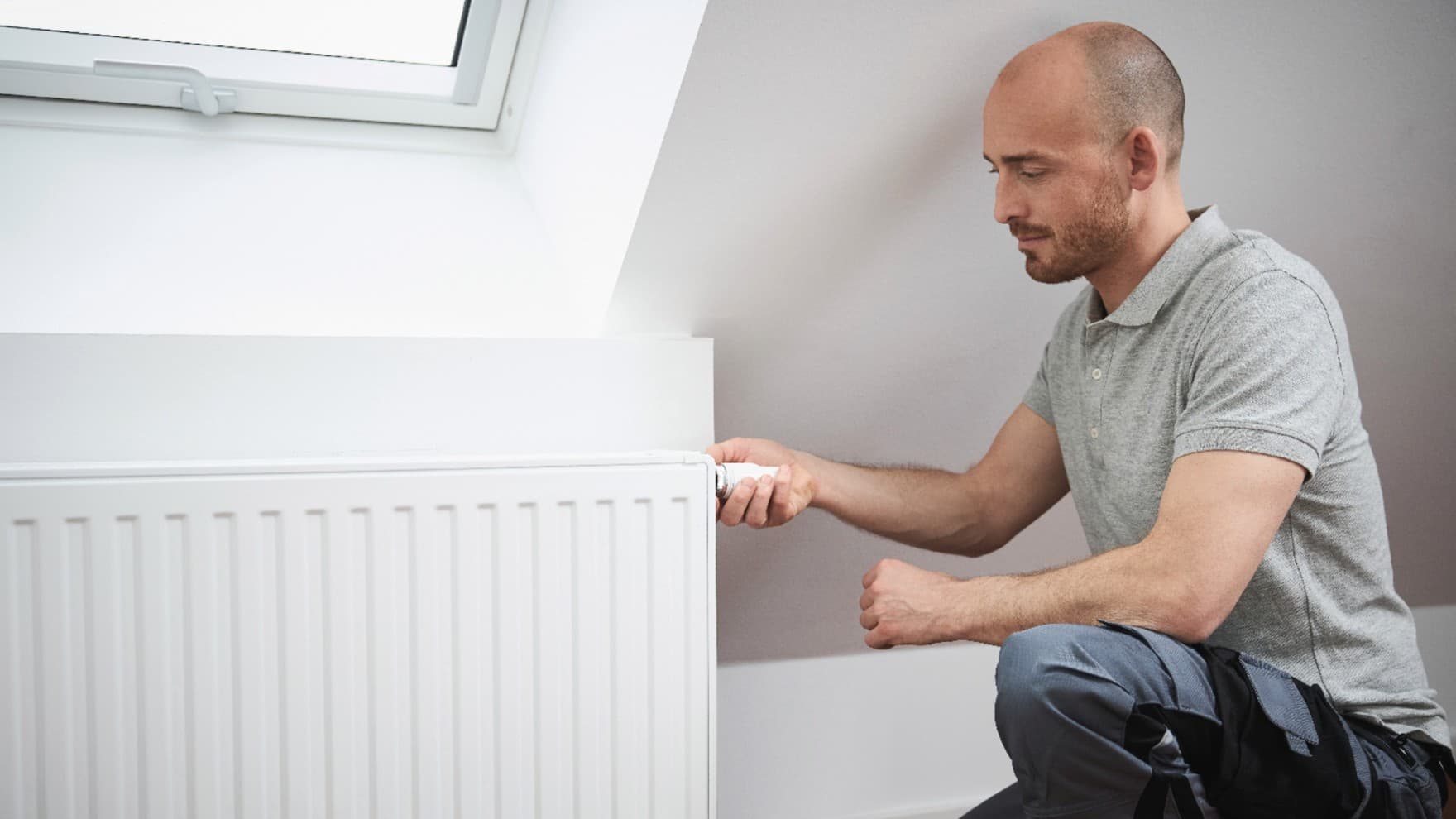 Инсталатер клекнат на земја