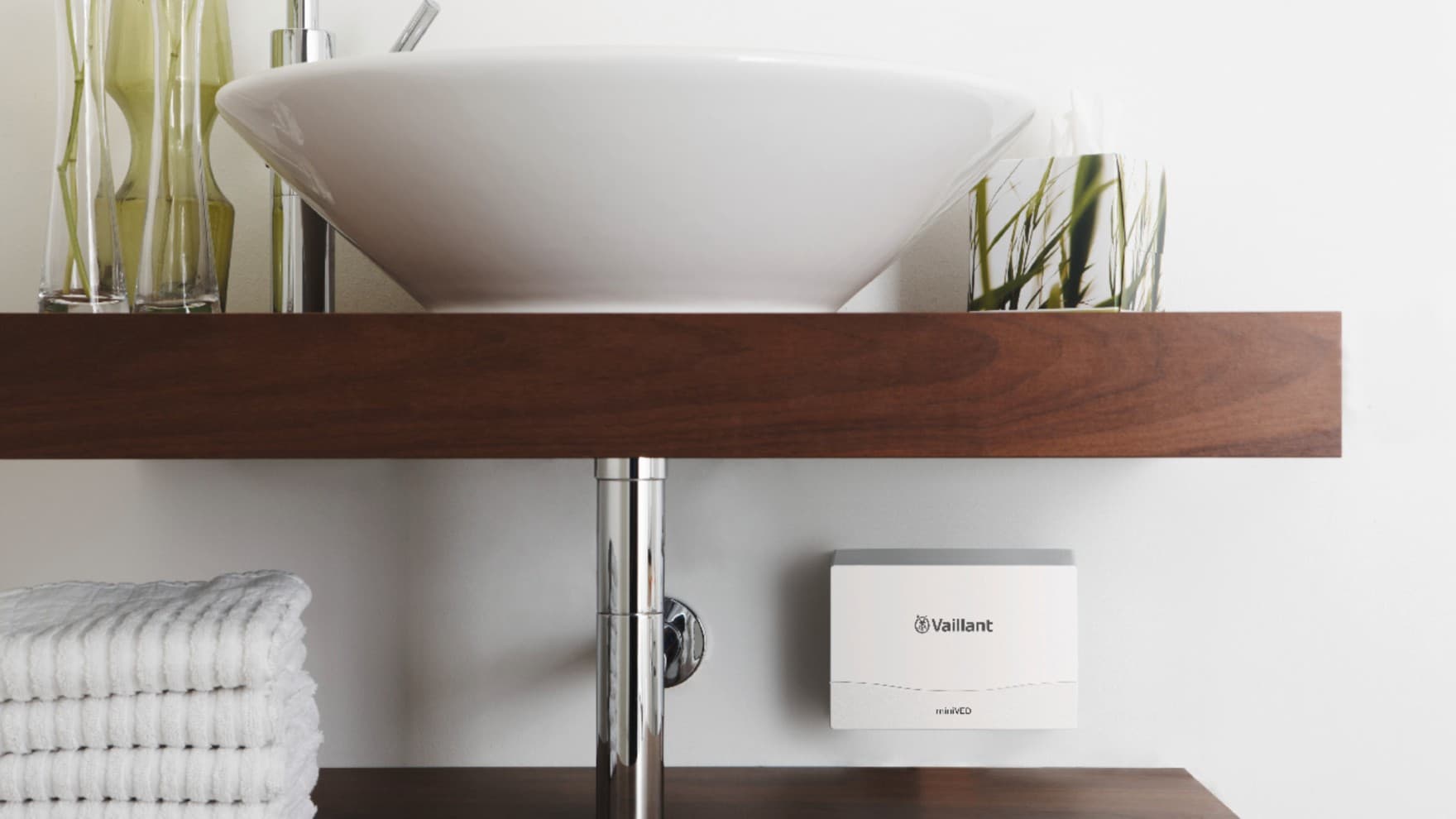 miniVED виси под мијалник во гостинската WC школка