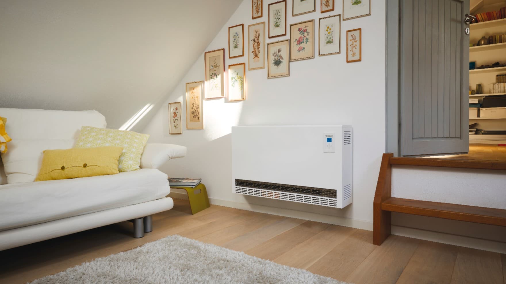 Ноќен грејач монтиран на ѕид во таванската просторија