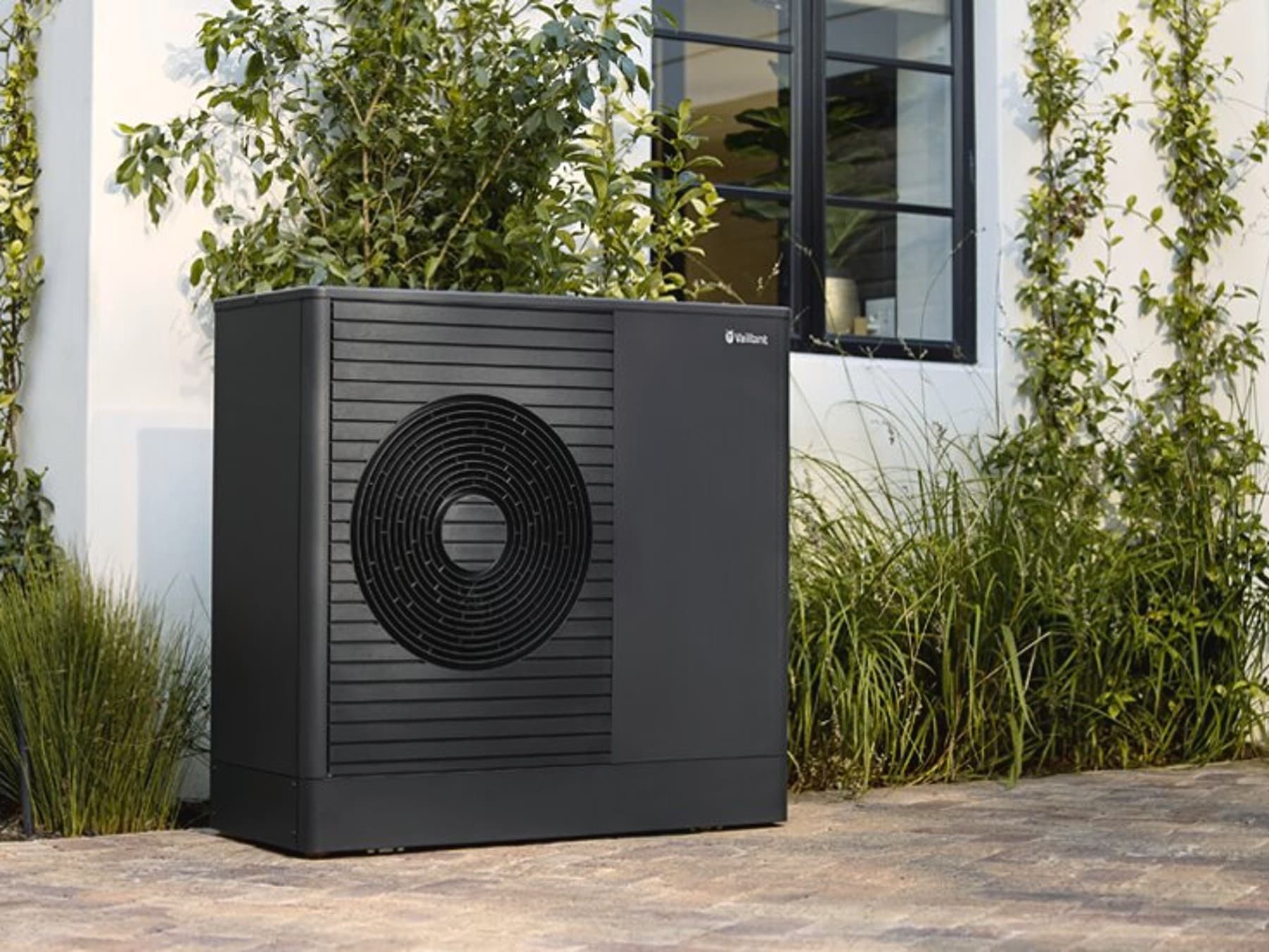 Топлинска пумпа пред нова куќа