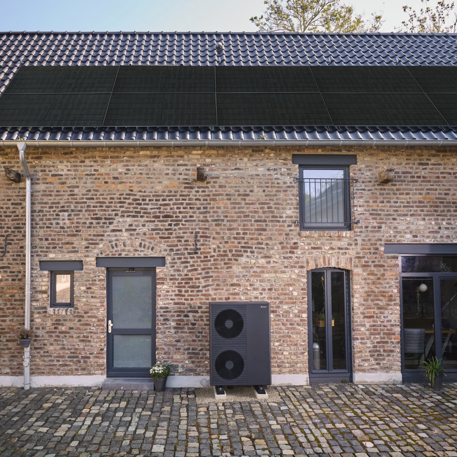 Фотоволтаичен панел на покривот