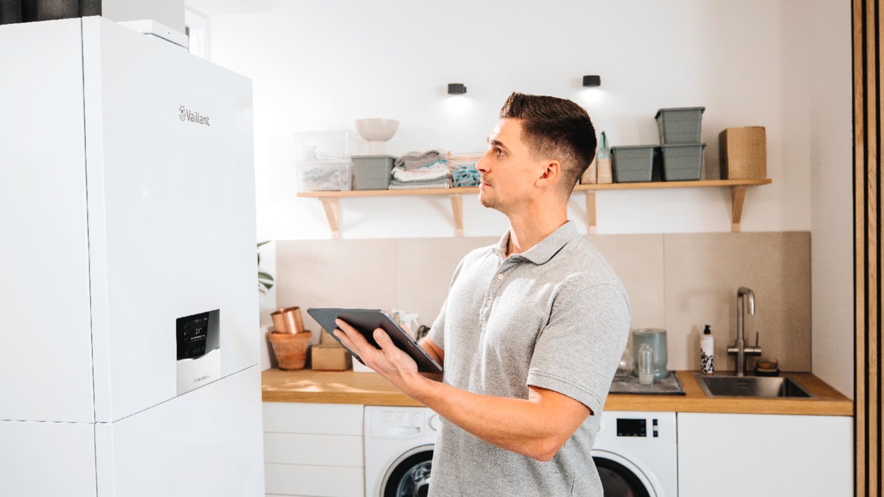 Инсталатерот поставува температура на проток