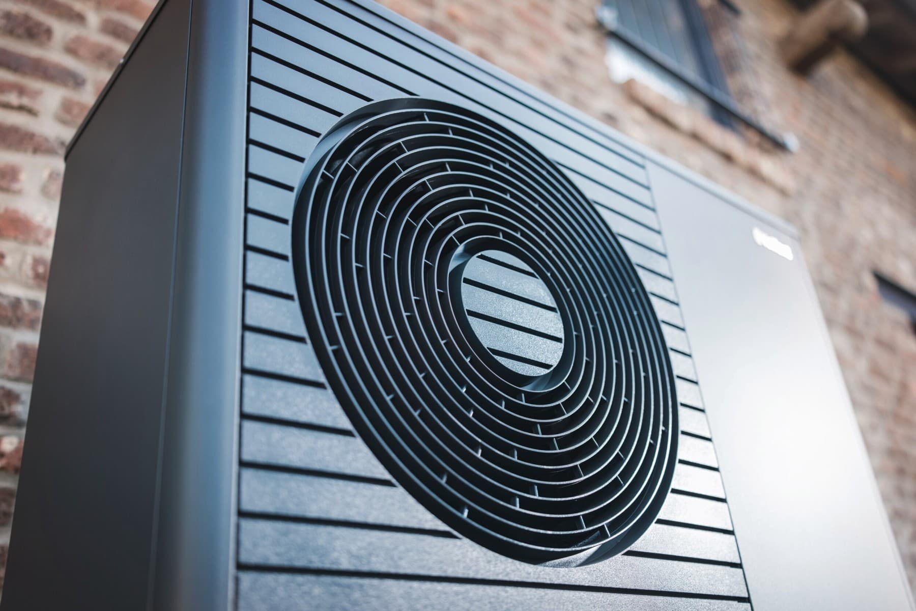 Топлинска пумпа воздух-вода aroTHERM plus