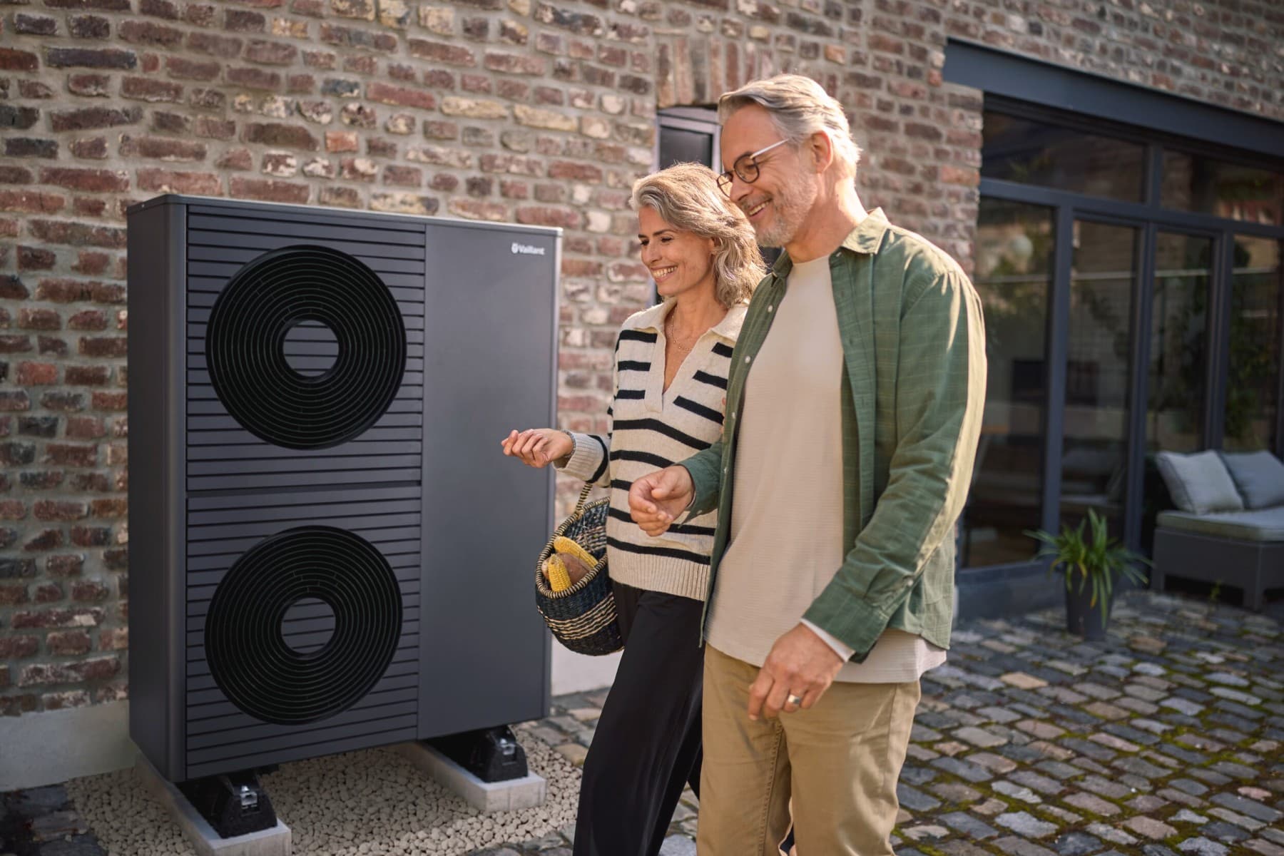 Средновечен пар пред топлинска пумпа