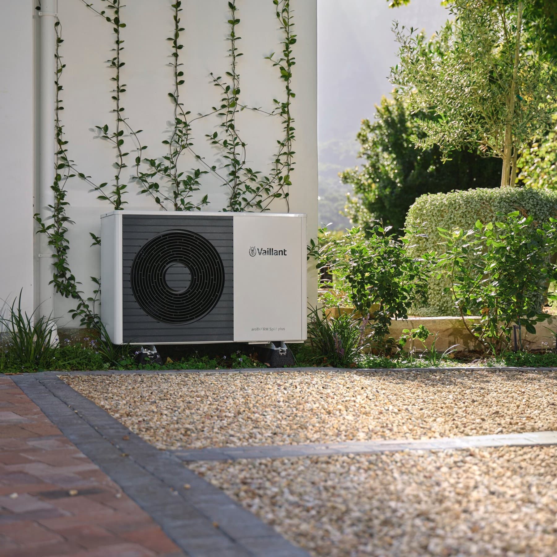 Топлинска пумпа пред куќата