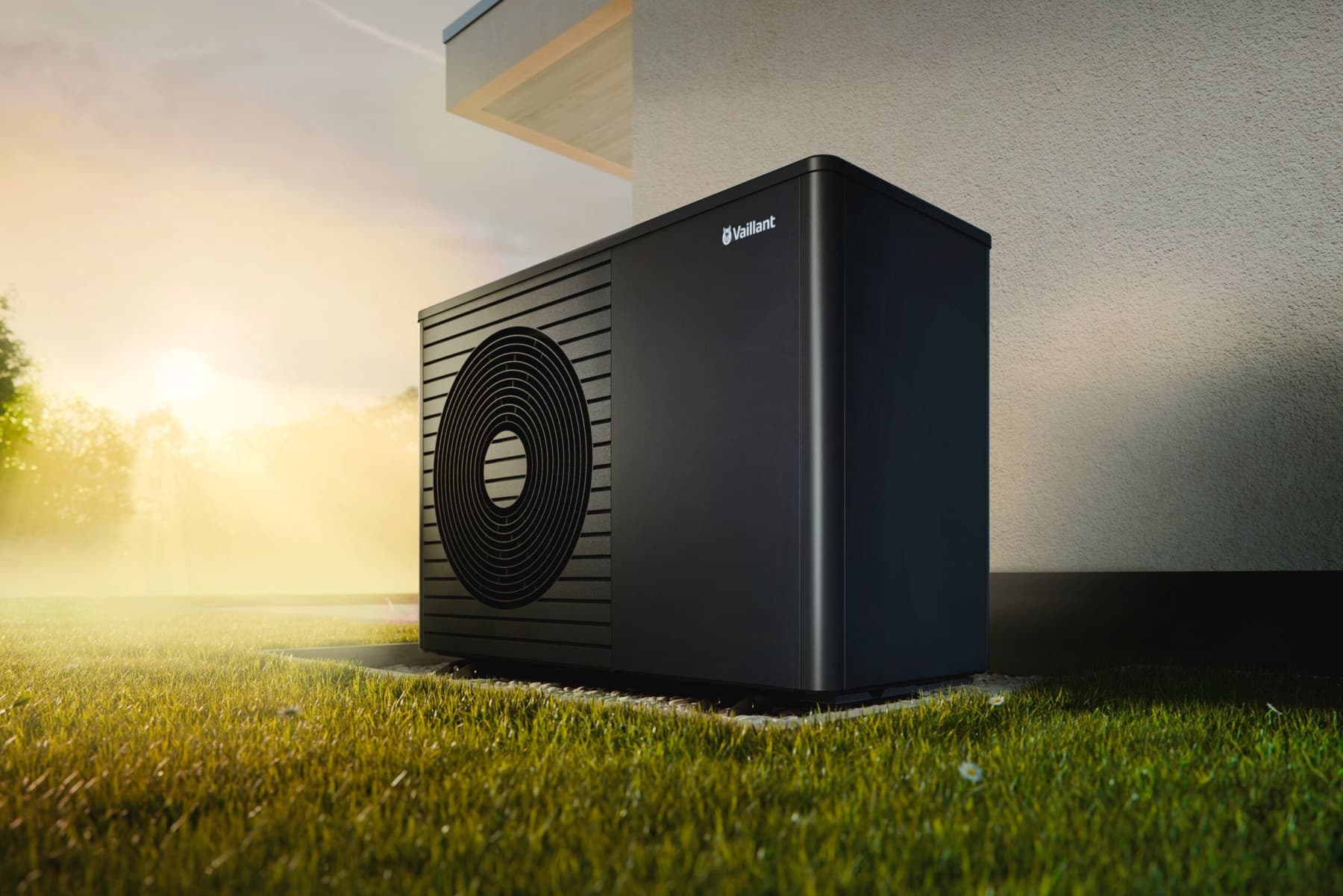 Антрацитна топлинска пумпа со лого на Vaillant