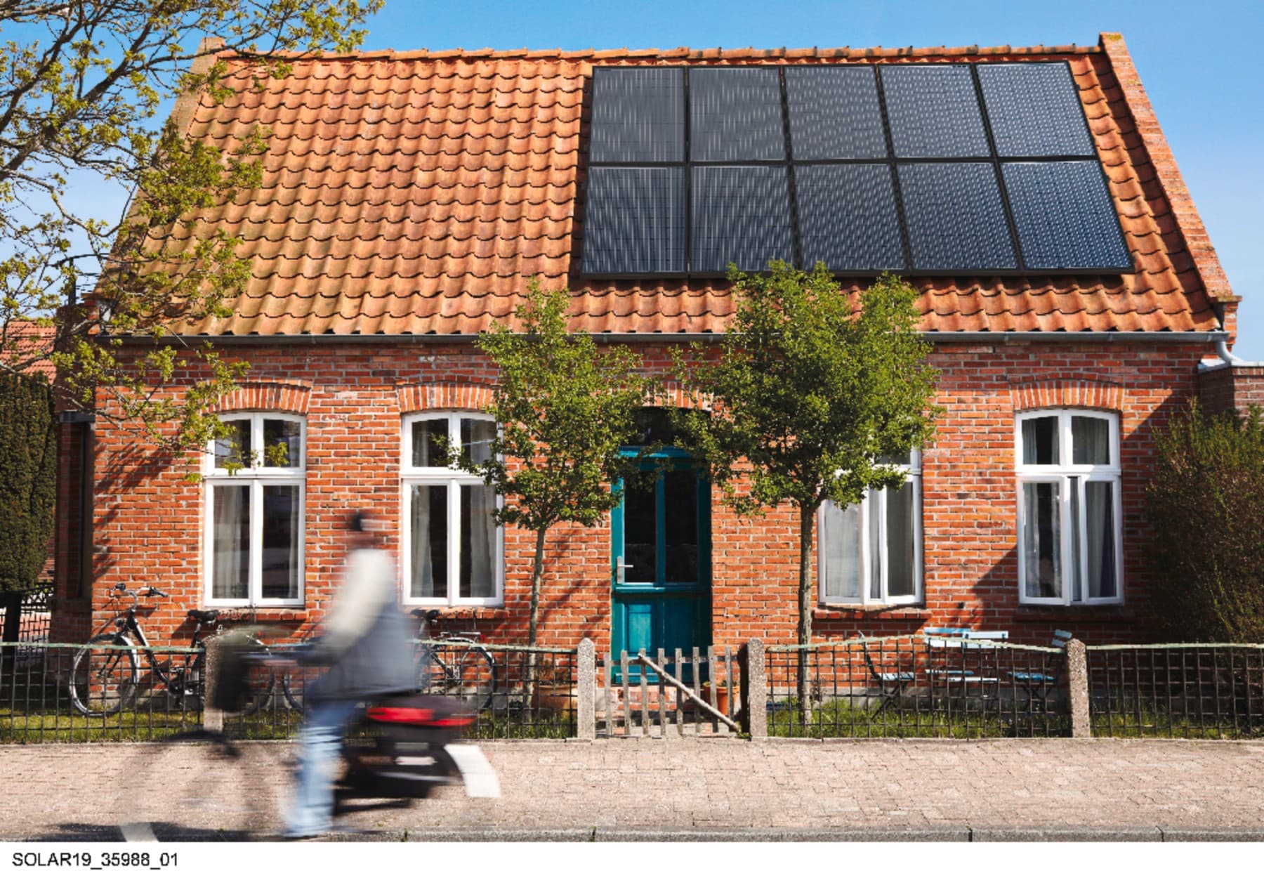 Покрив со фотоволтаични модули