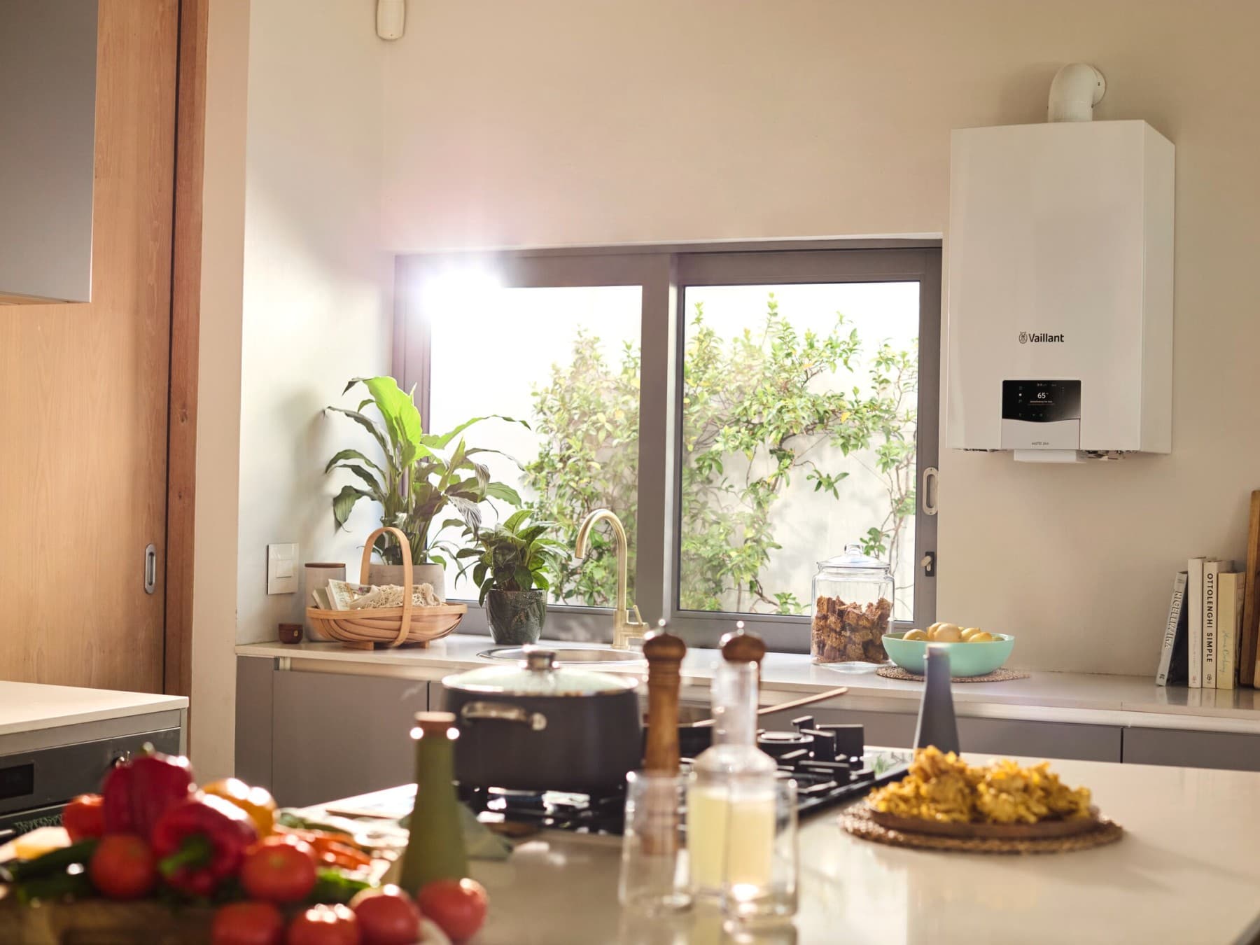 Гасен котел Vaillant виси во кујната