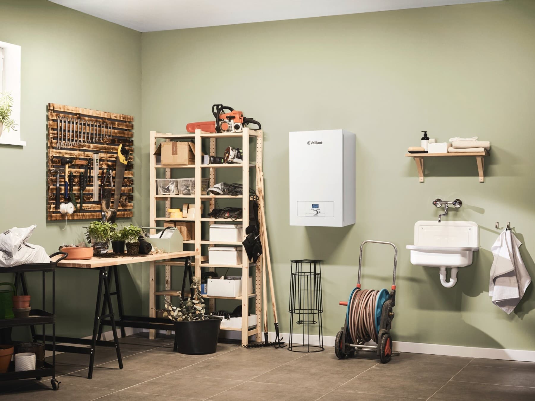 Жена мие садови во кујната